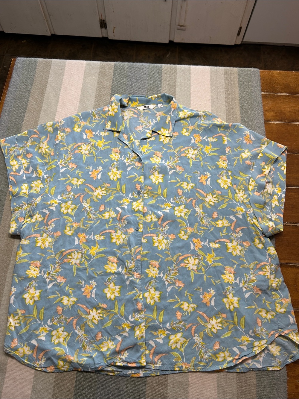 Uniqlo Blue Floral Short-Sleeve Button-Down Shirt